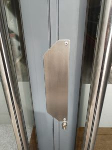 PROTECCION PUERTA PORTAL 3 EN VITORIA GASTEIZ